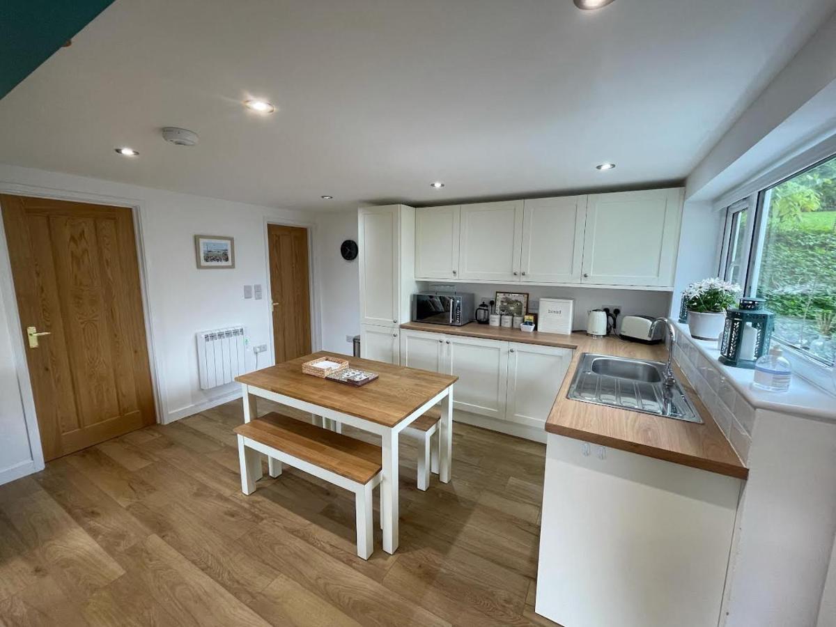 Lovely Ground Floor Apartment In Quiet Village Exeter Ngoại thất bức ảnh